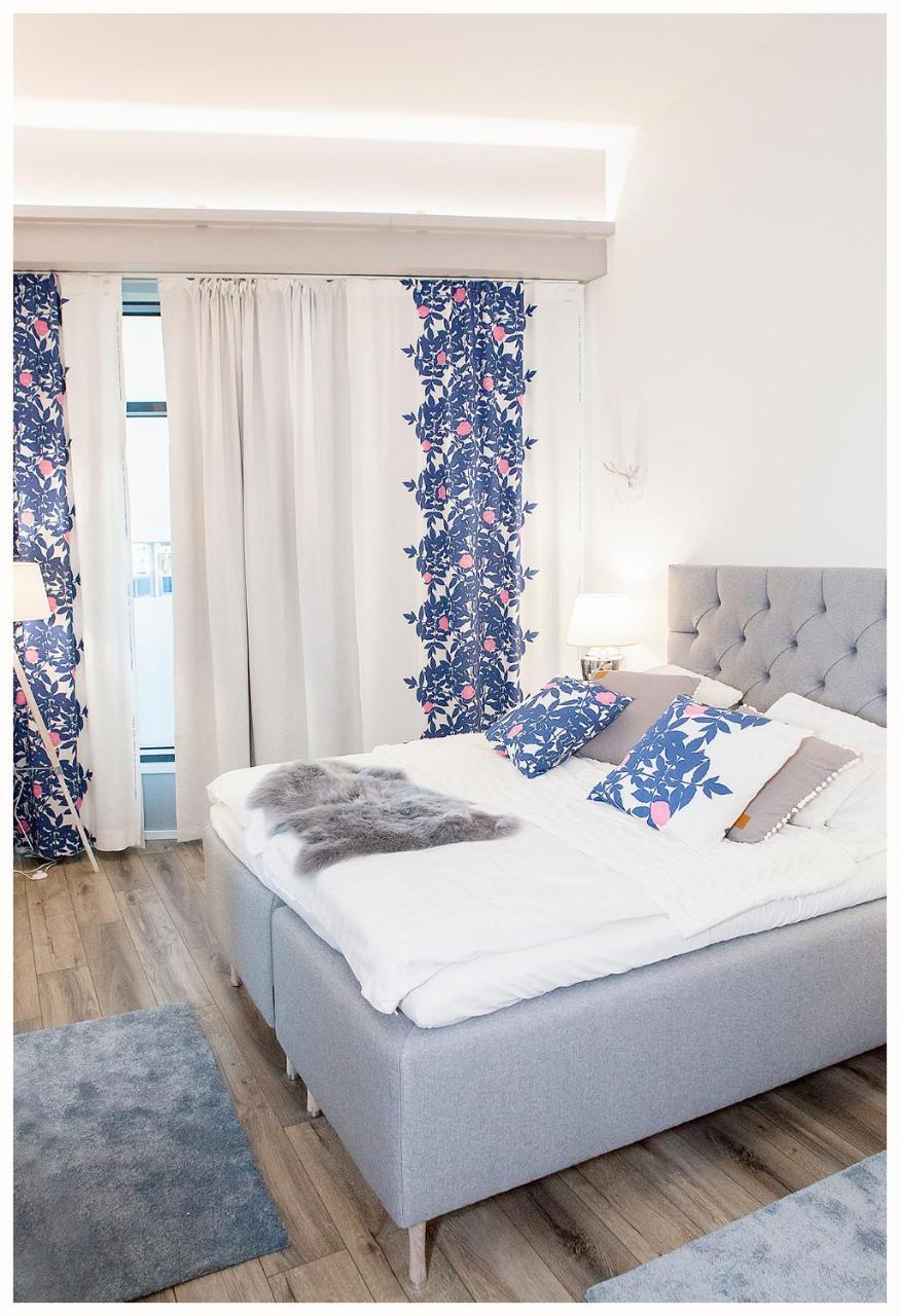 Crystal Arctic Suites Рованіемі Екстер'єр фото Bedroom with curtains and cushions