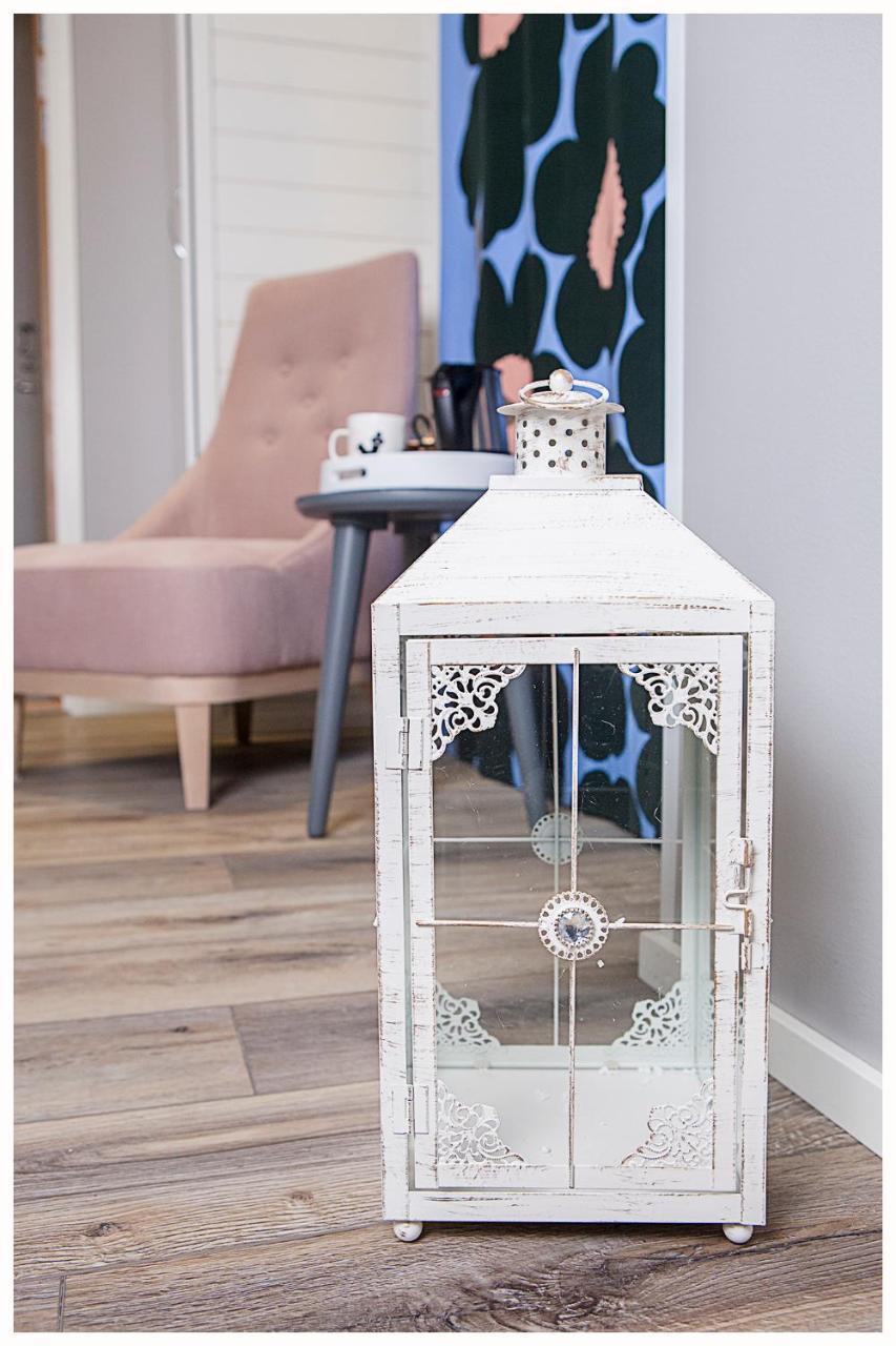 Crystal Arctic Suites Рованіемі Екстер'єр фото A white lantern